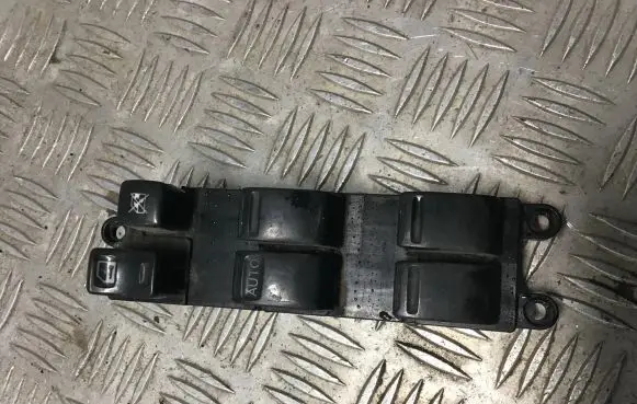 Nissan X-Trail T30 Electric window control switch