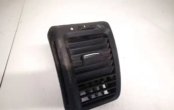 Honda Accord Dash center air vent grill e6165131100 e616-5131-100