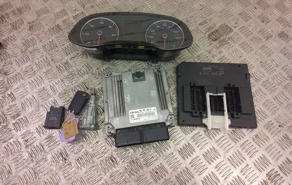 Seat Leon (5F) Engine ECU kit and lock set 04L907309R 0281031066