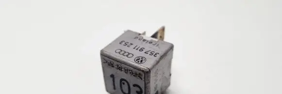 Seat Alhambra (Mk1) Other relay 357911253