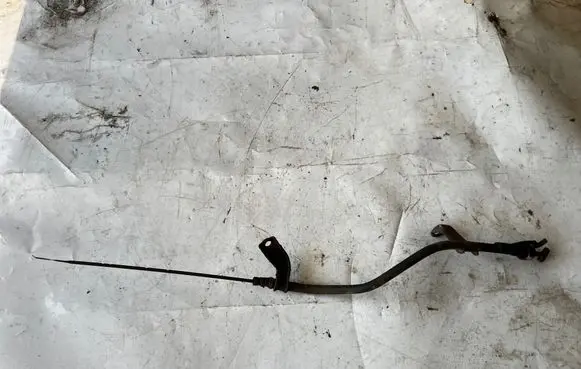 Toyota Land Cruiser (J120) Oil level dip stick