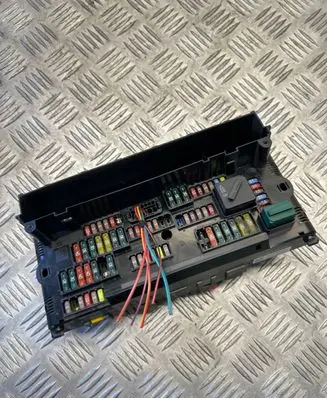 BMW 5 F10 F11 Fuse module 9234421