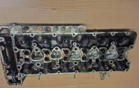Mercedes-Benz 280 450 W116 Engine head R1100161201