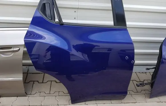 Nissan Juke I F15 Rear door 