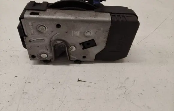 Opel Vivaro Front door lock 91166228