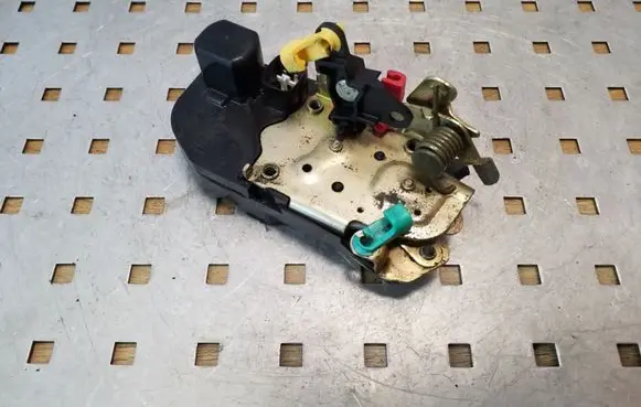 Chrysler 300 - 300C Front door lock