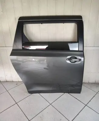 Toyota Sienna XL30 III Rear door