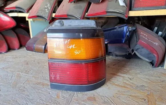 Volkswagen PASSAT B3 Rear/tail lights 333945112