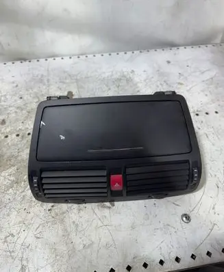 Skoda Octavia Mk2 (1Z) Dash center air vent grill 1z0820951