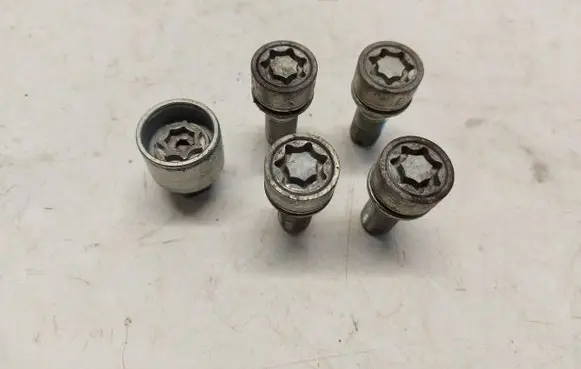 Audi Q4 Sportback e-tron Wheel nut wrench 