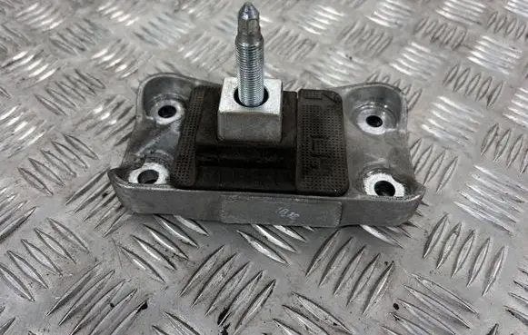 Gearbox mounting bracket