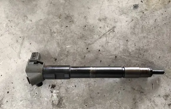 Hyundai H-1, Starex, Satellite Fuel injector 338004A900