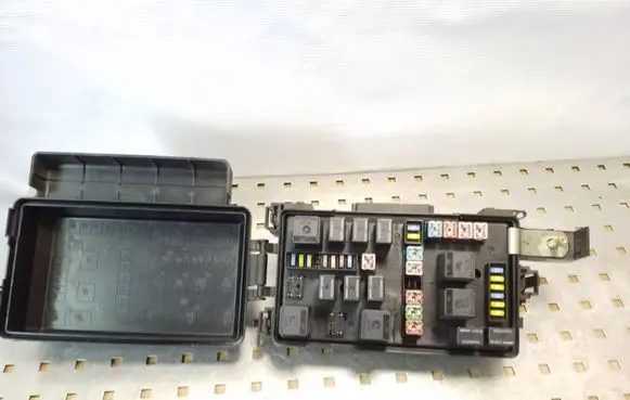 Chrysler 300 - 300C Fuse module P04692233AB