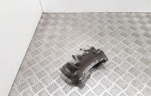 Ford Focus Engine mounting bracket