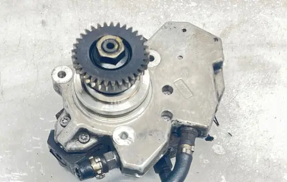 Mercedes-Benz ML W164 Fuel injection high pressure pump A6420700501