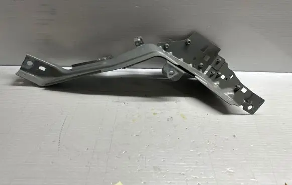 Volvo XC40 Headlight/headlamp mounting bracket 5330802