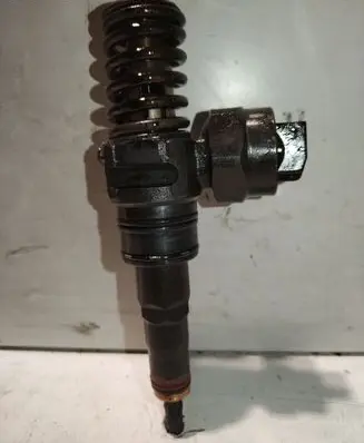 Volkswagen Caddy Fuel injector 038130073F