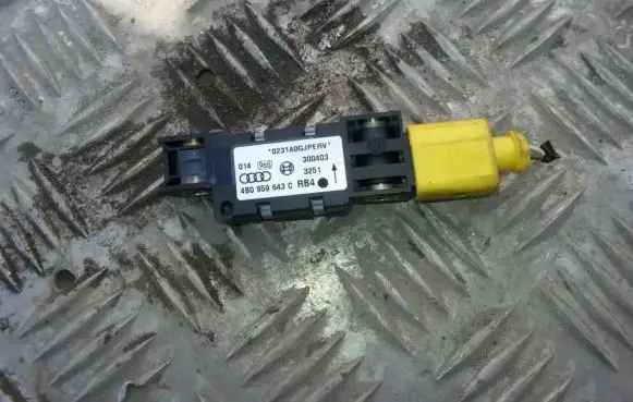 Audi A6 S6 C5 4B Airbag deployment crash/impact sensor 4b0959643c