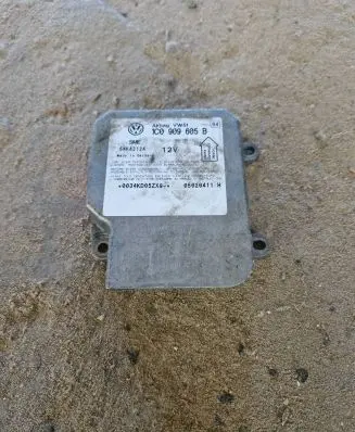 Volkswagen PASSAT B5.5 Airbag control unit/module 1C0909605B 05020411H 5WK43124