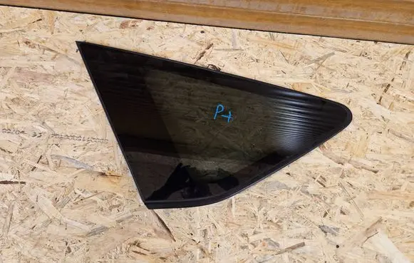 Toyota Prius+ (ZVW40) Rear side window 62720-47070