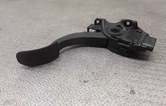 Volvo V70 Accelerator throttle pedal 6G929F836BD 6PV00922001