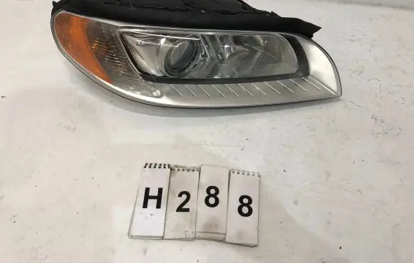Volvo S80 Headlight/headlamp 30796130