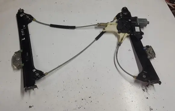 Opel Adam Front door window regulator with motor