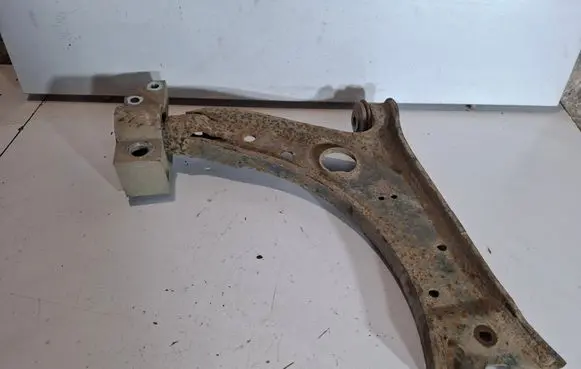 Volkswagen Golf V Front lower control arm/wishbone