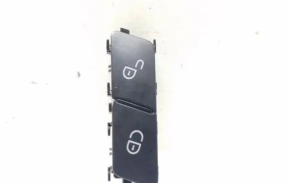 Mercedes-Benz E W212 Central locking switch button A2048706310