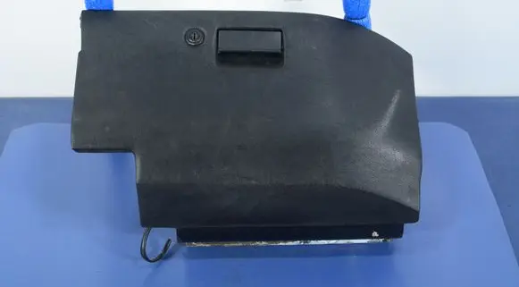 BMW 5 E12 Glove box