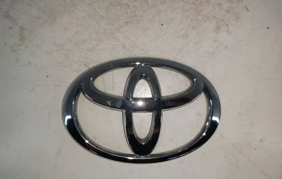 Toyota Corolla Verso E121 Manufacturers badge/model letters 