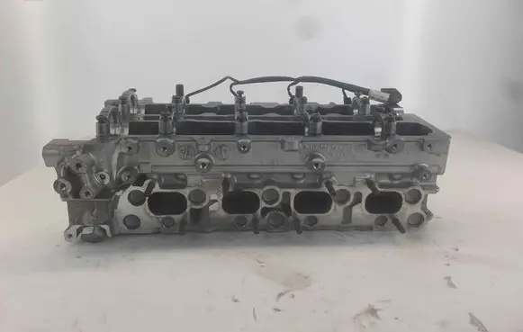 Mercedes-Benz C W205 Engine head a6510108618