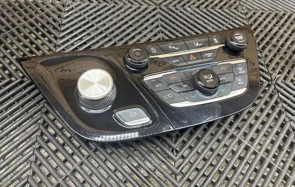 Chrysler Pacifica Climate control unit P6XY191X8AA