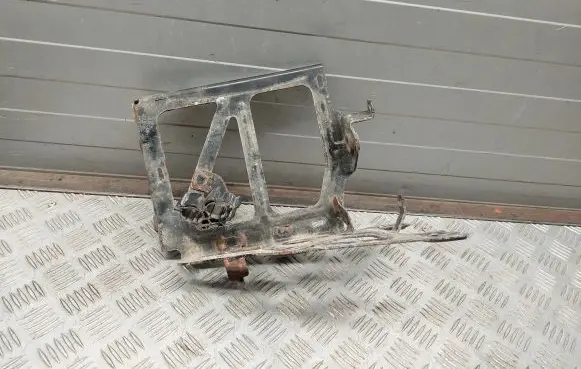 Audi A3 S3 8V Radiator mount bracket 5Q0121093BF