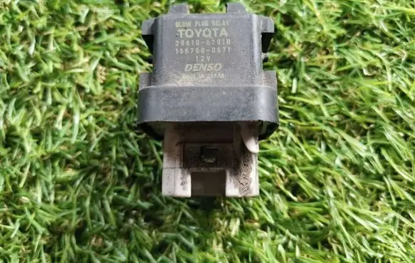 Toyota Avensis T250 Glow plug pre-heat relay 2861067010 1567000671