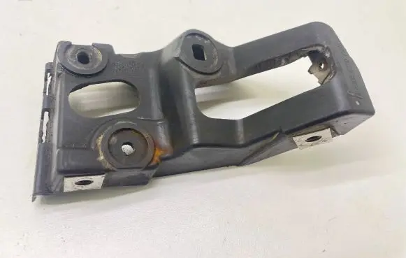 Audi A4 S4 B7 8E 8H Front bumper mounting bracket 8E0853922D