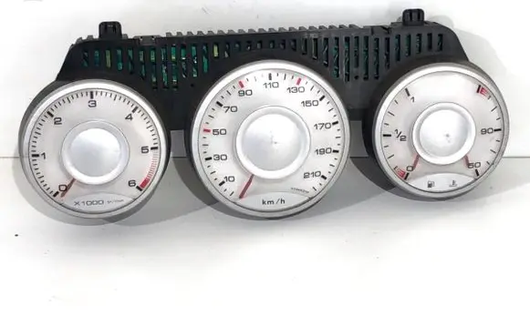 Speedometer (instrument cluster)
