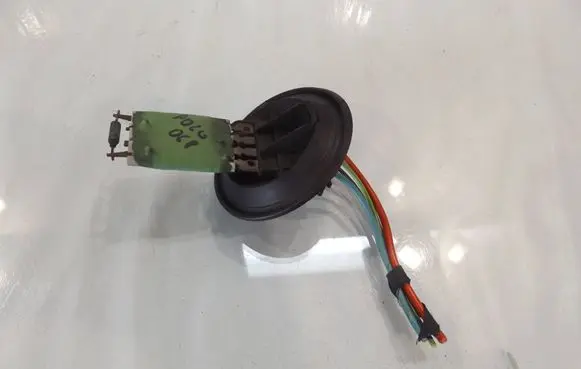 Volkswagen Polo IV 9N3 Heater blower motor/fan resistor