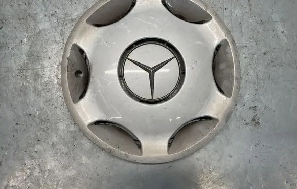 Mercedes-Benz C W203 R15 wheel hub/cap/trim 2024010024