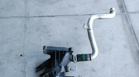 Ford Fiesta Thermostat/thermostat housing 