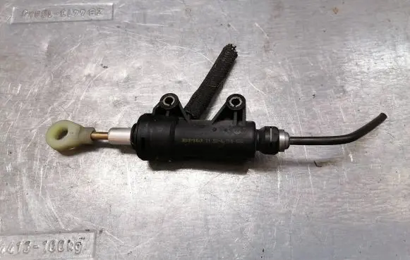 BMW 3 E46 Clutch master cylinder 6758822 21526758822