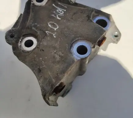 Peugeot 607 Engine mounting bracket 9628311880