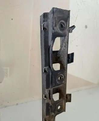 Volkswagen PASSAT B6 Front bumper mounting bracket 3C0807183