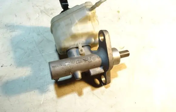 Audi Q7 4L Master brake cylinder 7L8611349