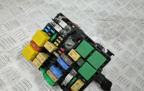 Citroen C3 Aircross Fuse module 9804848580
