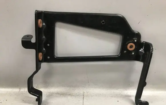 Radiator mount bracket