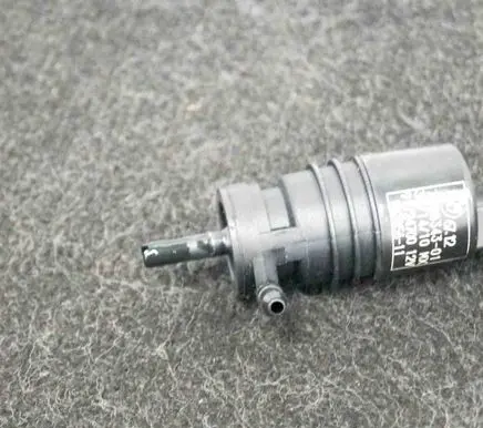 BMW X3 F25 Windscreen/windshield washer pump 7388343