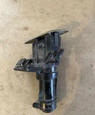 Toyota Corolla E120 E130 Headlight washer spray nozzle 78194