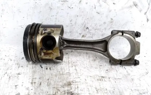 Volkswagen PASSAT B6 Piston with connecting rod
