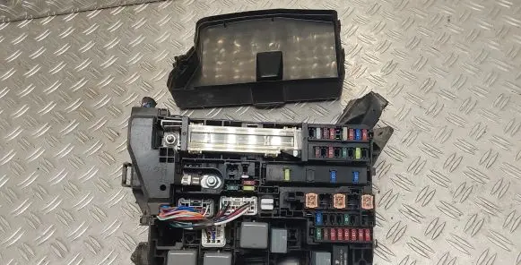 Toyota Verso Fuse box set 821110FG60